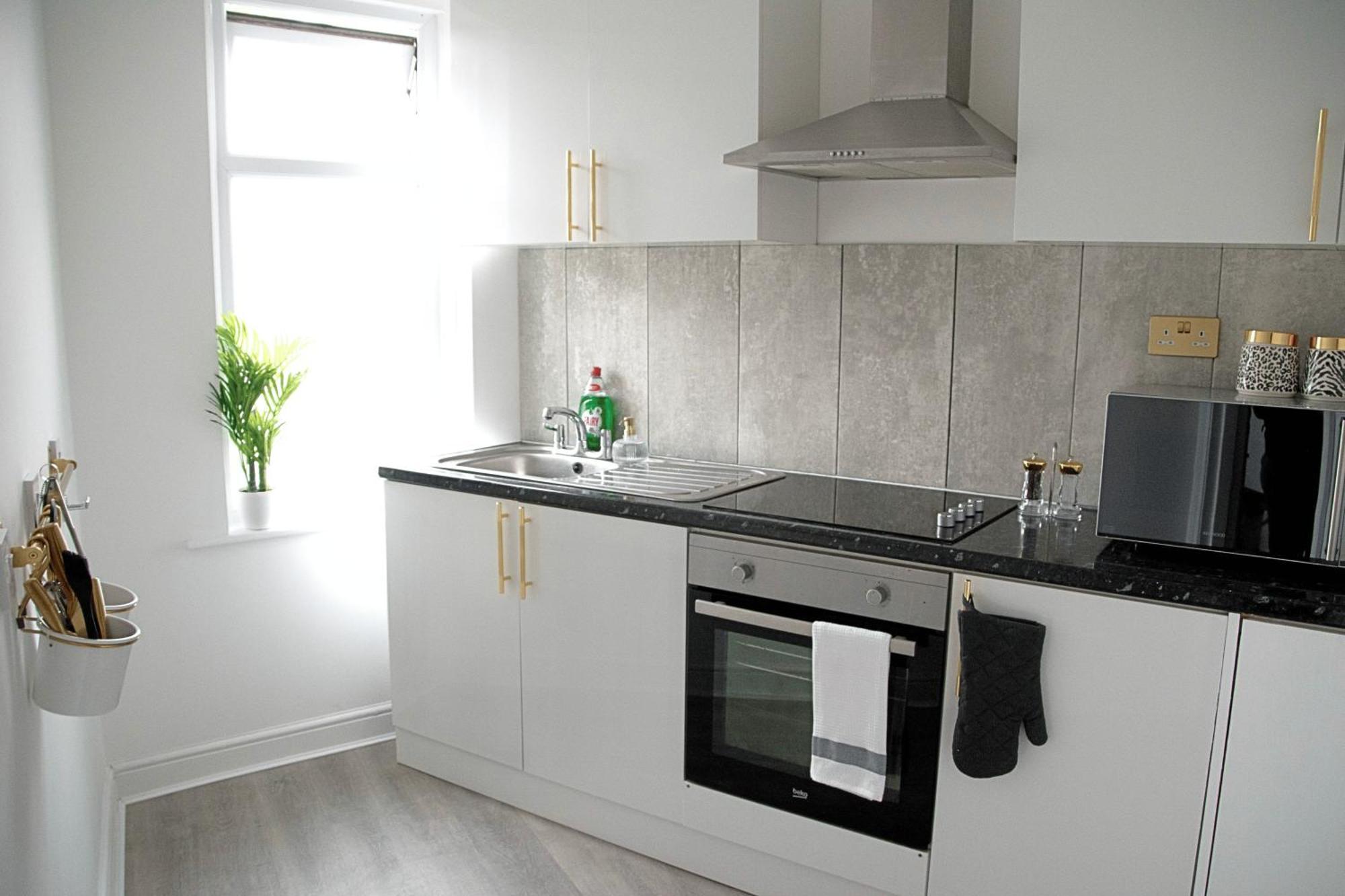 Modern Town Centre Flat - Free Shared Parking, King Size Bed, 5 Minutes Walk To Beach Bornemouth Extérieur photo