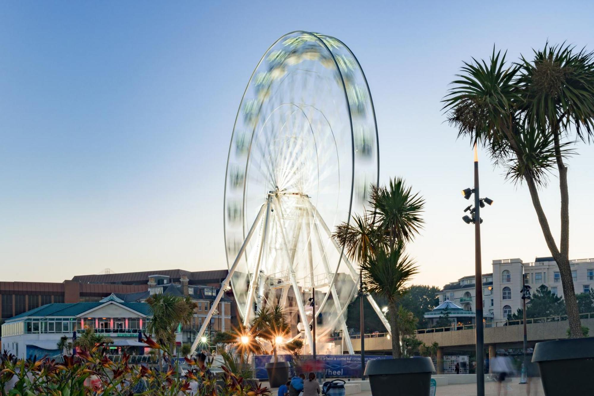 Modern Town Centre Flat - Free Shared Parking, King Size Bed, 5 Minutes Walk To Beach Bornemouth Extérieur photo